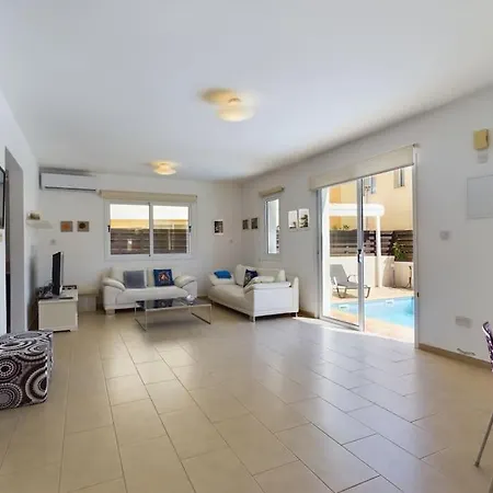 Pernera Beachside Haven * Protaras